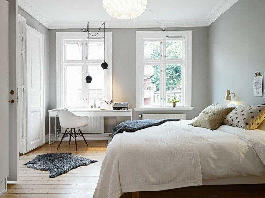 Phòng ngủ màu trắng tạo cảm giác căn phòng rộng và thoáng 